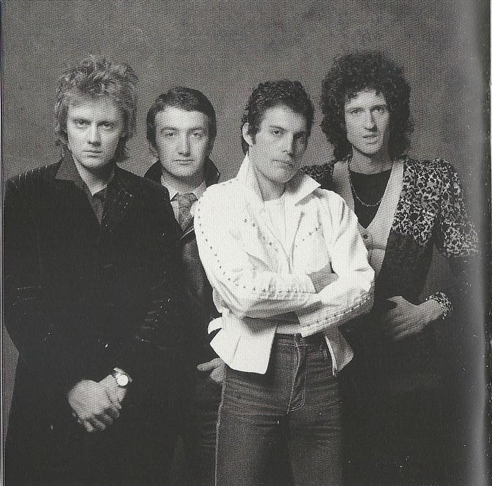 Queen  Forever : Booklet16